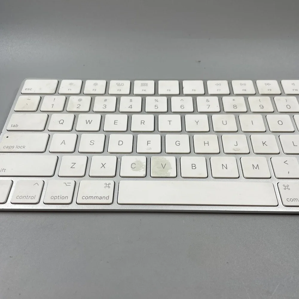 Apple Magic Keyboard A1644 Silver White Wireless Rechargeable Keyboard TESTED